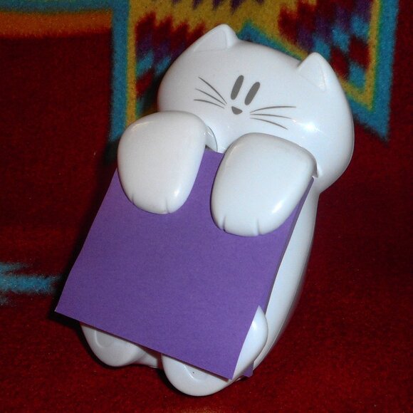 White CAT-330 Pop-Up Note Dispenser by Post-It for 3"x3" Acordion Pop-Up Notes - Picture 1 of 4